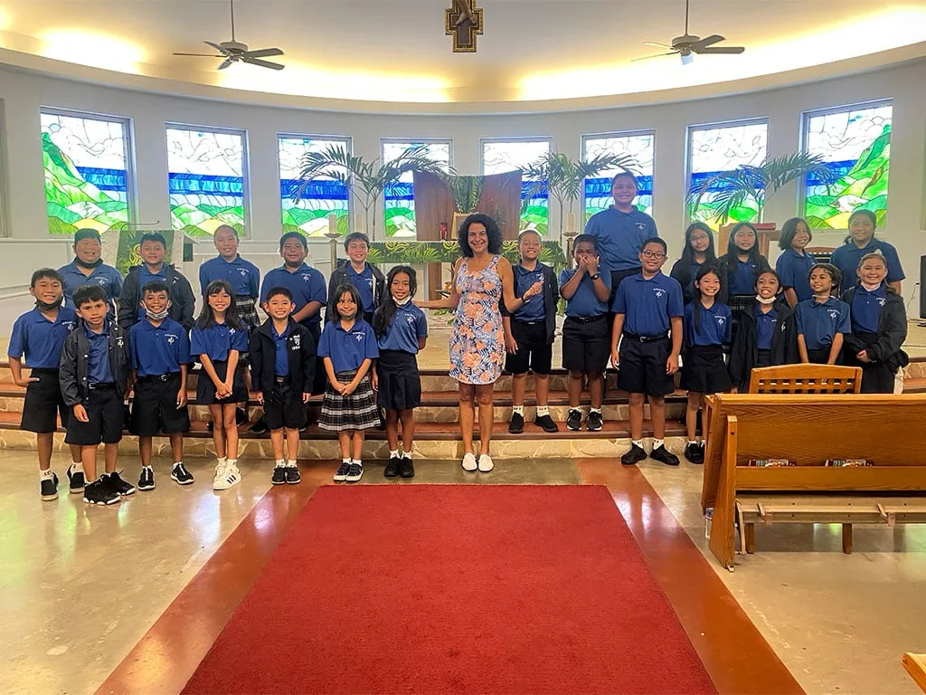Jodee Blanco with a large group of students